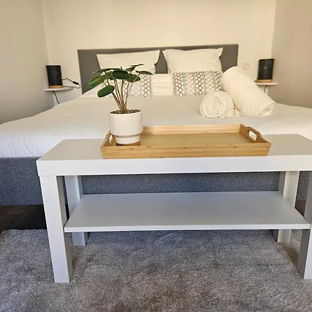 Apartment 2 Pieces Lumineux, Proche Plage, Parking, Clim, Hippodrome