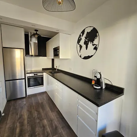 2 Pieces Lumineux, Proche Plage, Parking, Clim, Hippodrome