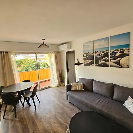 Apartment 2 Pieces Lumineux, Proche Plage, Parking, Clim, Hippodrome