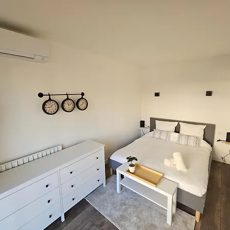2 Pieces Lumineux, Proche Plage, Parking, Clim, Hippodrome Apartment