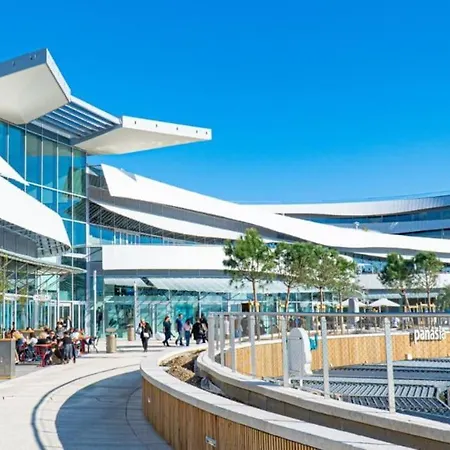아파트 2 Pieces Lumineux, Proche Plage, Parking, Clim, Hippodrome