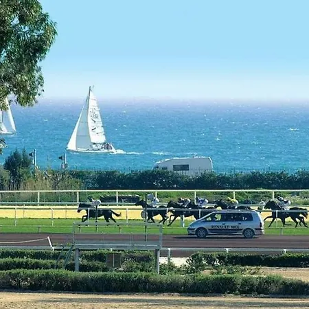 2 Pieces Lumineux, Proche Plage, Parking, Clim, Hippodrome דירה קאן סור מר